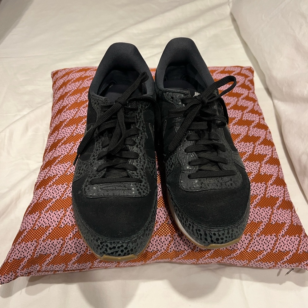 Nike Women’s Sz 9